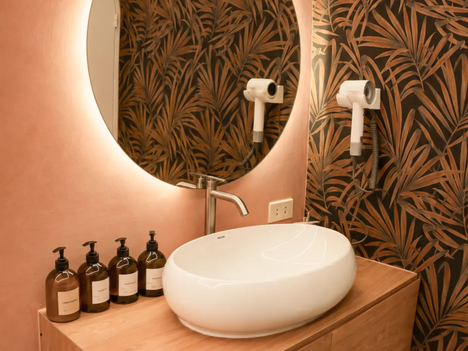 Reverie Suite toilet and bath